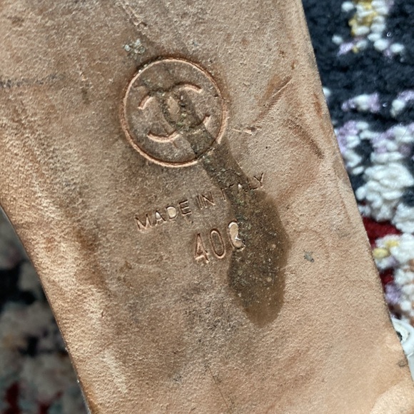 Chanel grey patent leather pearl sandals - Picture 9 of 9